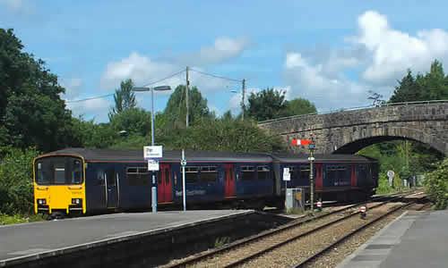 Train arriving at Par Railway Station